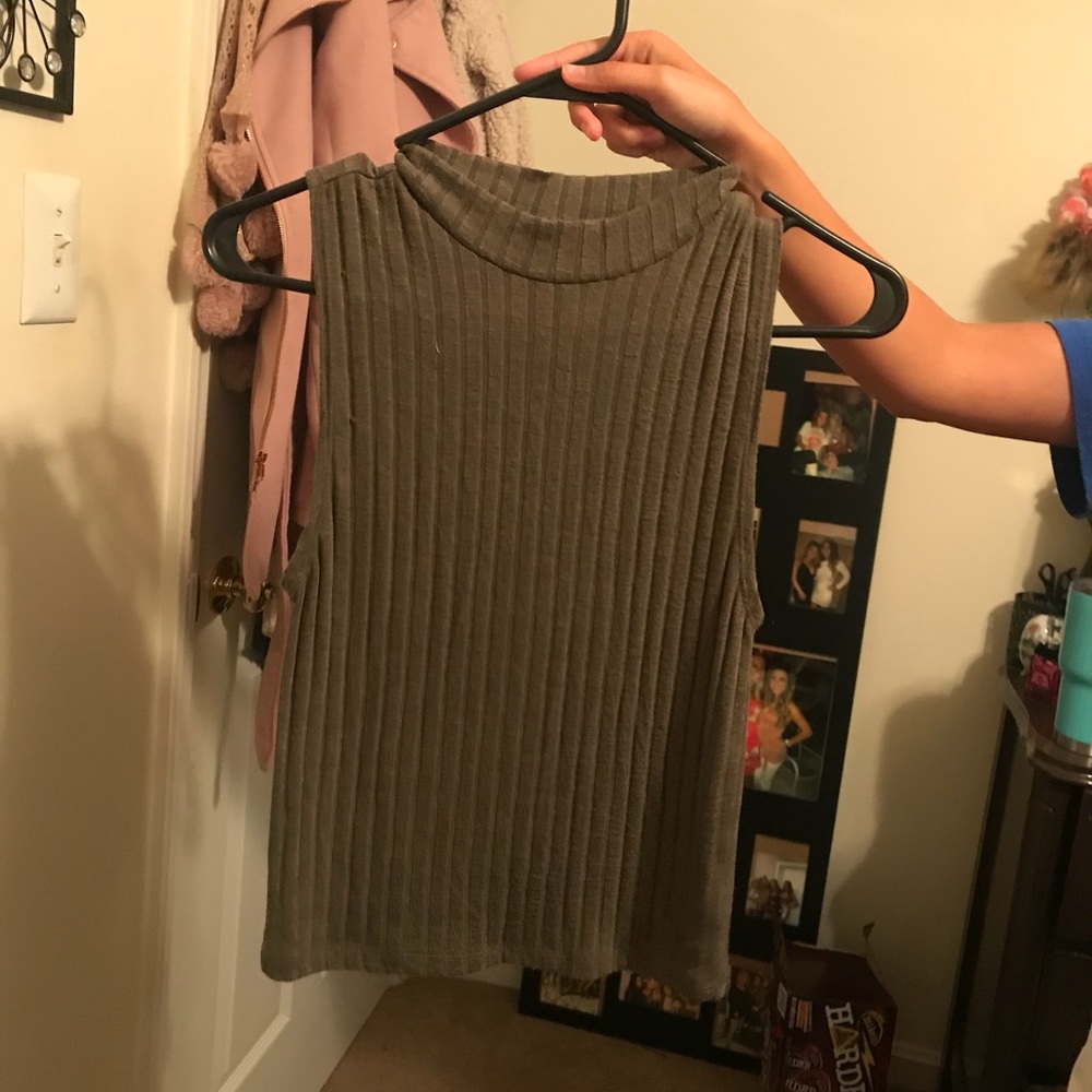 American Eagle crop top